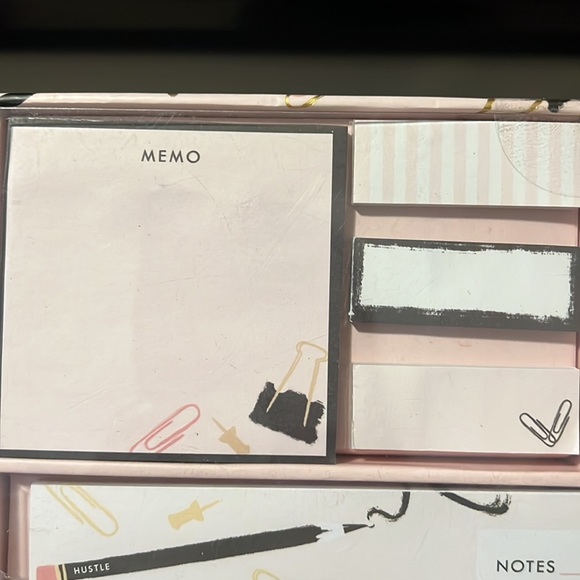 Weekly Organizer - Picture 3 of 4